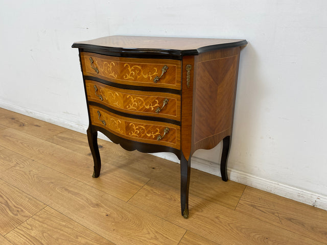 WMK # Vornehme und sehr gut erhaltene 60er Jahre Kommode im Barock Stil mit feinen Intarsien, Schubladen & edlen Messinggriffen # Schubladenkommode Wäschekommode Beistelltisch Rokoko Stilmöbel Vintage