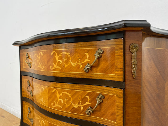 WMK # Vornehme und sehr gut erhaltene 60er Jahre Kommode im Barock Stil mit feinen Intarsien, Schubladen & edlen Messinggriffen # Schubladenkommode Wäschekommode Beistelltisch Rokoko Stilmöbel Vintage