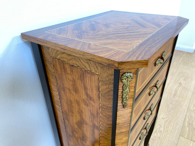 WMK # Hochwertige und gut erhaltene 60er Jahre Kommode im antiken Stil mit feinen Intarsien, Schubladen und Messinggriffen # Schubladenkommode Flurkommode Beistelltisch Rokoko Barock Stilmöbel Vintage