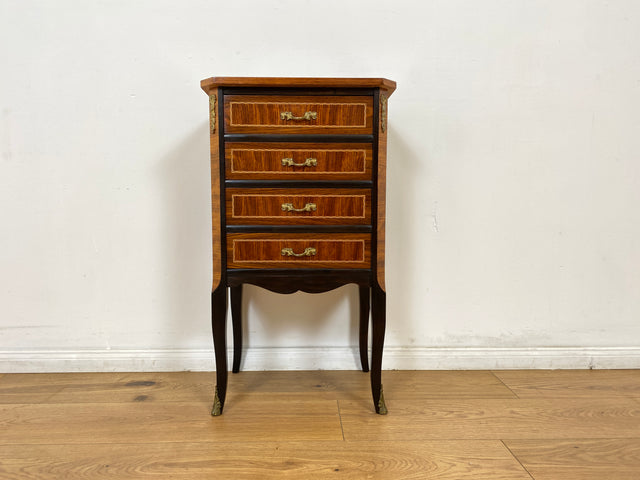 WMK # Hochwertige und gut erhaltene 60er Jahre Kommode im antiken Stil mit feinen Intarsien, Schubladen und Messinggriffen # Schubladenkommode Flurkommode Beistelltisch Rokoko Barock Stilmöbel Vintage