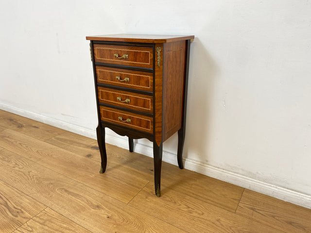 WMK # Hochwertige und gut erhaltene 60er Jahre Kommode im antiken Stil mit feinen Intarsien, Schubladen und Messinggriffen # Schubladenkommode Flurkommode Beistelltisch Rokoko Barock Stilmöbel Vintage