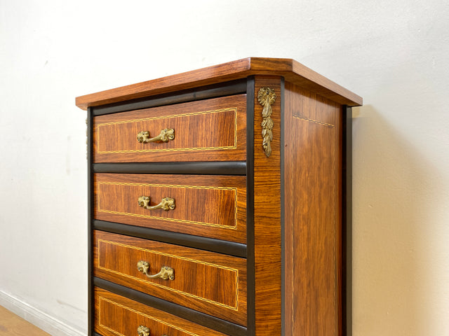WMK # Hochwertige und gut erhaltene 60er Jahre Kommode im antiken Stil mit feinen Intarsien, Schubladen und Messinggriffen # Schubladenkommode Flurkommode Beistelltisch Rokoko Barock Stilmöbel Vintage