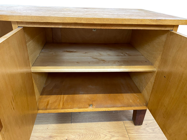 WMK # Hübsches helles 60er Jahre Lowboard aus vollem Holz mit Regalfach, Schubladen und formschönen Messinggriffen # Kommode Sideboard TV-Lowboard TV-Bank Fernsehkommode Mid-Century Vintage Retro