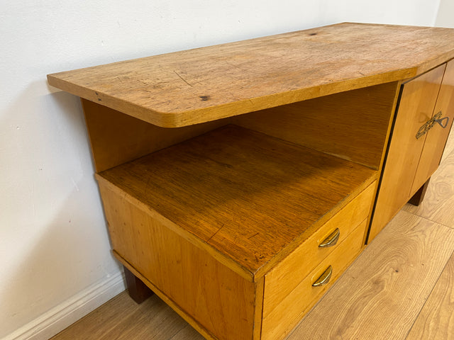WMK # Hübsches helles 60er Jahre Lowboard aus vollem Holz mit Regalfach, Schubladen und formschönen Messinggriffen # Kommode Sideboard TV-Lowboard TV-Bank Fernsehkommode Mid-Century Vintage Retro