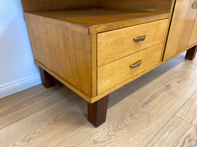 WMK # Hübsches helles 60er Jahre Lowboard aus vollem Holz mit Regalfach, Schubladen und formschönen Messinggriffen # Kommode Sideboard TV-Lowboard TV-Bank Fernsehkommode Mid-Century Vintage Retro