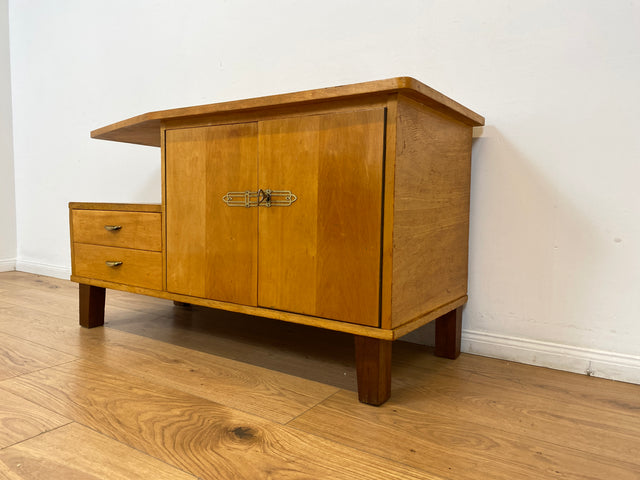 WMK # Hübsches helles 60er Jahre Lowboard aus vollem Holz mit Regalfach, Schubladen und formschönen Messinggriffen # Kommode Sideboard TV-Lowboard TV-Bank Fernsehkommode Mid-Century Vintage Retro