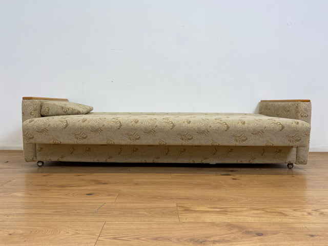 WMK # Formschlichtes und sehr gut erhaltenes 60er Jahre Sofa mit Schlaffunktion, Bettwäschefach, Federkern und freundlichem Originalbezug # Couch Schlafsofa Schlafcouch Klappcouch Mid-Century Vintage