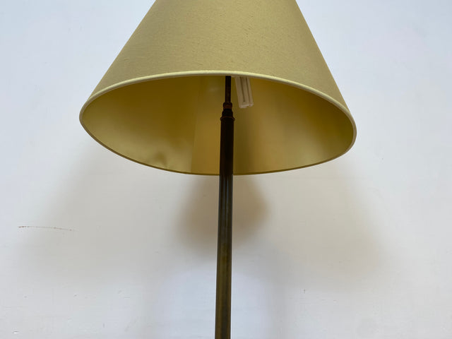 WMK # Stilvolle und gut erhaltene 60er Jahre Stehlampe mit schlichtem olivgrünem Lampenschirm & edlem Lampenfuß aus Messing # Lampe Stehleuchte Leselampe Floor Lamp Leuchte Mid-Century Retro Vintage