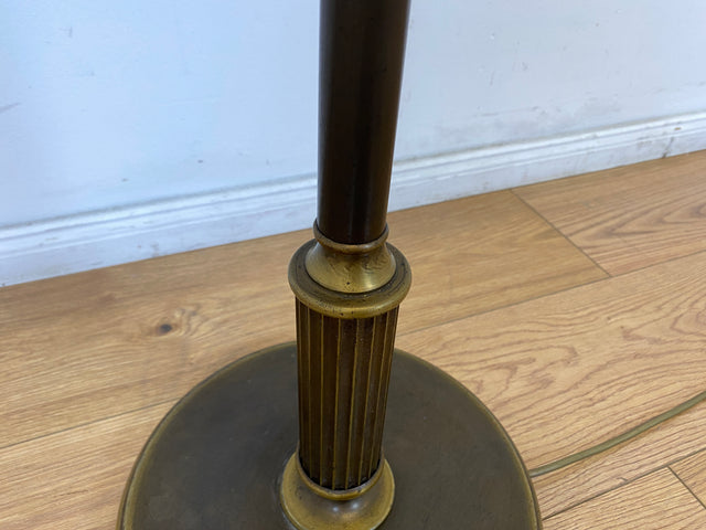 WMK # Stilvolle und gut erhaltene 60er Jahre Stehlampe mit schlichtem olivgrünem Lampenschirm & edlem Lampenfuß aus Messing # Lampe Stehleuchte Leselampe Floor Lamp Leuchte Mid-Century Retro Vintage