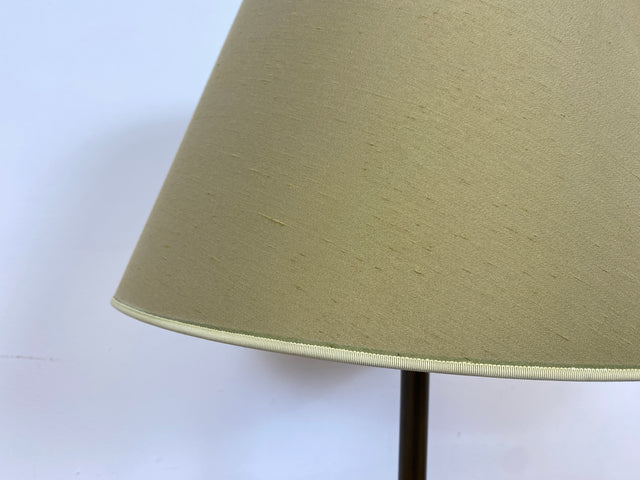 WMK # Stilvolle und gut erhaltene 60er Jahre Stehlampe mit schlichtem olivgrünem Lampenschirm & edlem Lampenfuß aus Messing # Lampe Stehleuchte Leselampe Floor Lamp Leuchte Mid-Century Retro Vintage