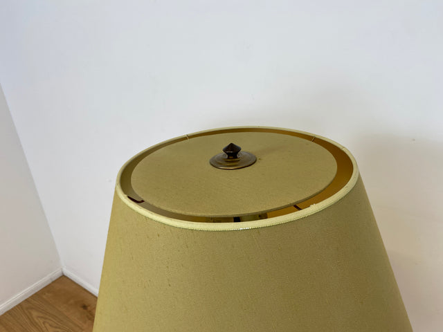 WMK # Stilvolle und gut erhaltene 60er Jahre Stehlampe mit schlichtem olivgrünem Lampenschirm & edlem Lampenfuß aus Messing # Lampe Stehleuchte Leselampe Floor Lamp Leuchte Mid-Century Retro Vintage