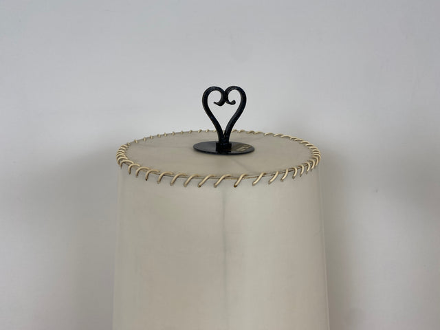 WMK # Interessante und gut erhaltene 60er Jahre Stehlampe mit formschönem schwarzen Metallfuß und großem weißen Lampenschirm
