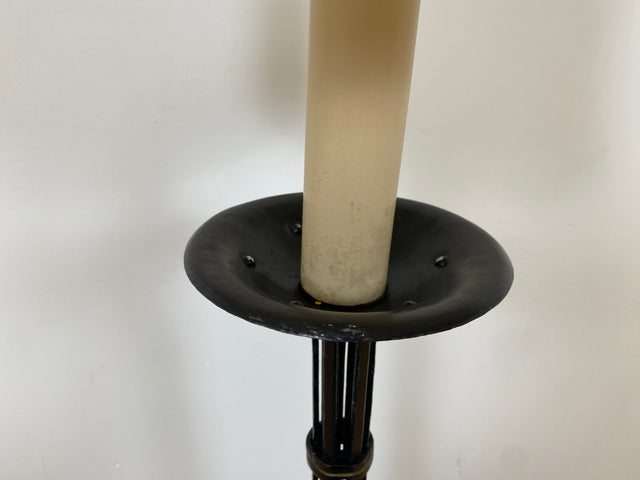 WMK # Interessante und gut erhaltene 60er Jahre Stehlampe mit formschönem schwarzen Metallfuß und großem weißen Lampenschirm