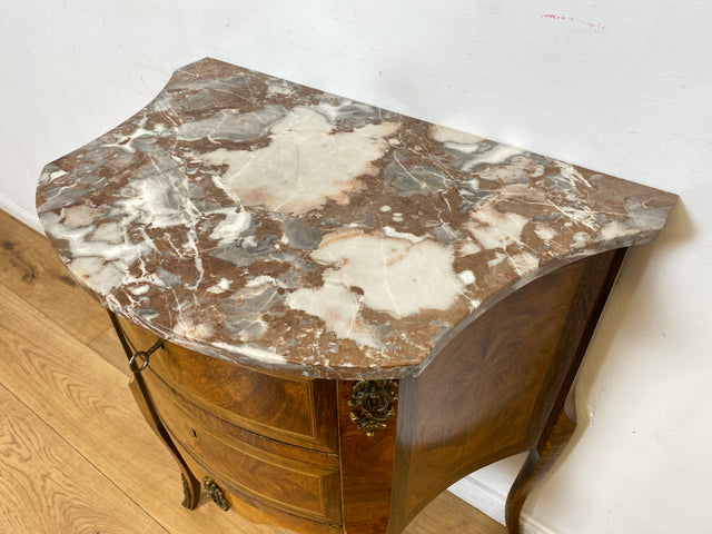 WMK I Feine 60er Jahre Stilmöbel Kommode mit sehr schöner Marmor Auflage, Schubladen und edlen Messingbeschlägen I Schrank Flur Beistelltisch Nachtisch Rokoko Barock Vintage Berlin Regensburg München