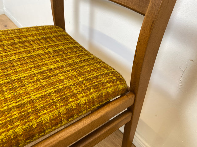 WMK # 1/2 Formschöner, stabiler und gut erhaltener heller 60er Jahre Strebenstuhl mit intaktem Originalbezug # Stuhl Holzstuhl Esszimmerstuhl Küchenstuhl Dining Chair Mid-Century Vintage 70er Retro