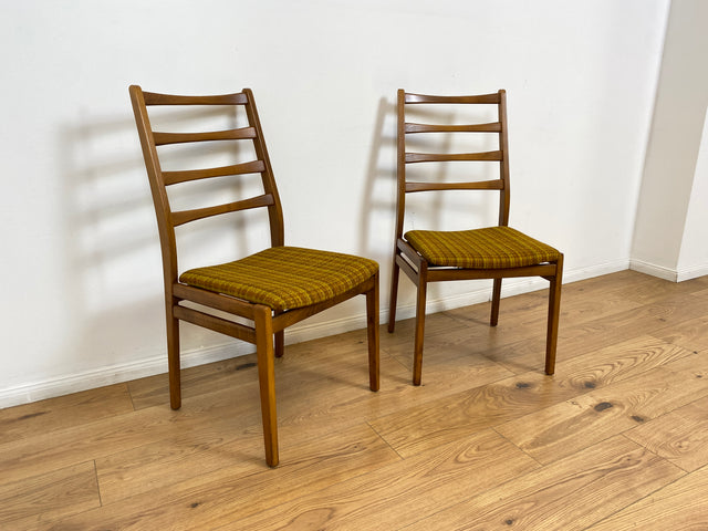 WMK # 1/2 Formschöner, stabiler und gut erhaltener heller 60er Jahre Strebenstuhl mit intaktem Originalbezug # Stuhl Holzstuhl Esszimmerstuhl Küchenstuhl Dining Chair Mid-Century Vintage 70er Retro