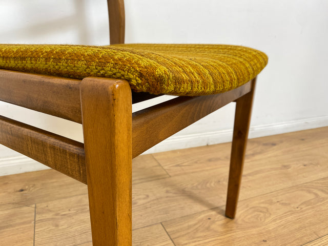 WMK # 1/2 Formschöner, stabiler und gut erhaltener heller 60er Jahre Strebenstuhl mit intaktem Originalbezug # Stuhl Holzstuhl Esszimmerstuhl Küchenstuhl Dining Chair Mid-Century Vintage 70er Retro