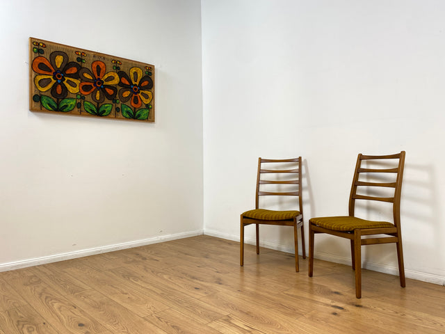 WMK # 1/2 Formschöner, stabiler und gut erhaltener heller 60er Jahre Strebenstuhl mit intaktem Originalbezug # Stuhl Holzstuhl Esszimmerstuhl Küchenstuhl Dining Chair Mid-Century Vintage 70er Retro