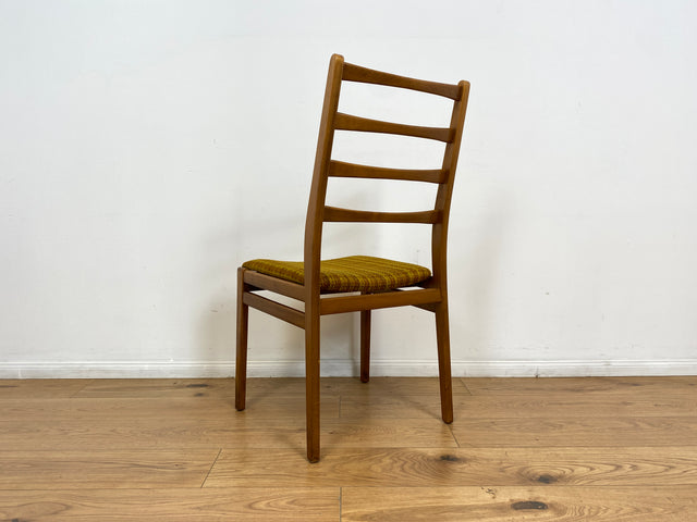 WMK # 1/2 Formschöner, stabiler und gut erhaltener heller 60er Jahre Strebenstuhl mit intaktem Originalbezug # Stuhl Holzstuhl Esszimmerstuhl Küchenstuhl Dining Chair Mid-Century Vintage 70er Retro