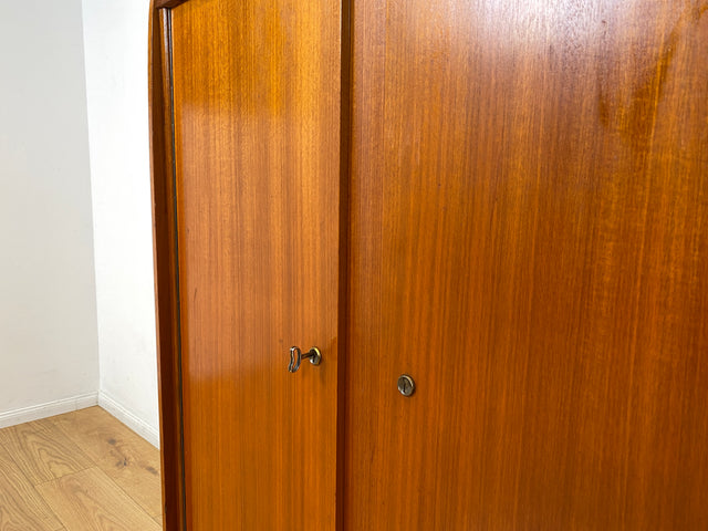 WMK I Formschöner 60er Jahre Wäscheschrank mit zeittypischen konischen Füßen I Schrank Highboard Kommode Sideboard Schuhschrank Schuhkommode Flurkommode Mid-Century Vintage 50er Berlin Leipzig Bremen