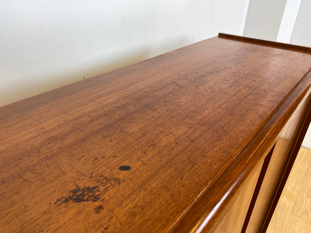 WMK I Formschöner 60er Jahre Wäscheschrank mit zeittypischen konischen Füßen I Schrank Highboard Kommode Sideboard Schuhschrank Schuhkommode Flurkommode Mid-Century Vintage 50er Berlin Leipzig Bremen