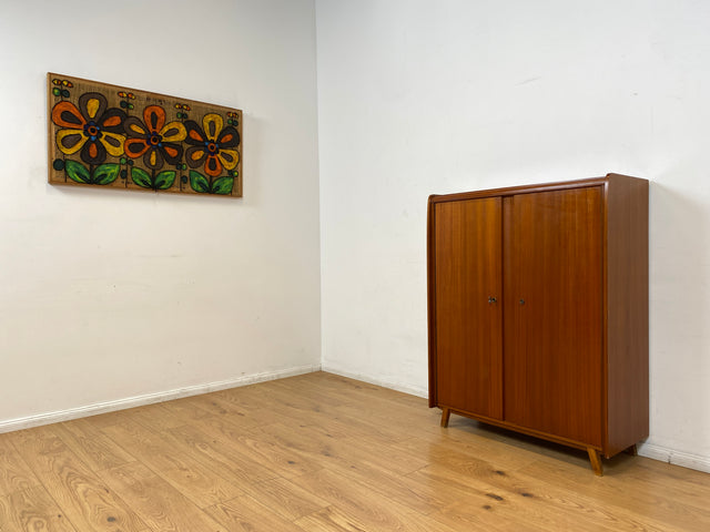 WMK I Formschöner 60er Jahre Wäscheschrank mit zeittypischen konischen Füßen I Schrank Highboard Kommode Sideboard Schuhschrank Schuhkommode Flurkommode Mid-Century Vintage 50er Berlin Leipzig Bremen