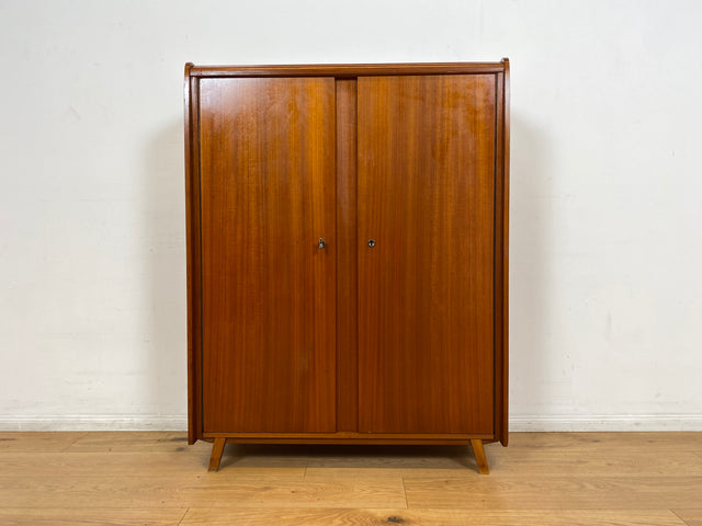 WMK I Formschöner 60er Jahre Wäscheschrank mit zeittypischen konischen Füßen I Schrank Highboard Kommode Sideboard Schuhschrank Schuhkommode Flurkommode Mid-Century Vintage 50er Berlin Leipzig Bremen