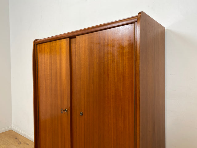 WMK I Formschöner 60er Jahre Wäscheschrank mit zeittypischen konischen Füßen I Schrank Highboard Kommode Sideboard Schuhschrank Schuhkommode Flurkommode Mid-Century Vintage 50er Berlin Leipzig Bremen