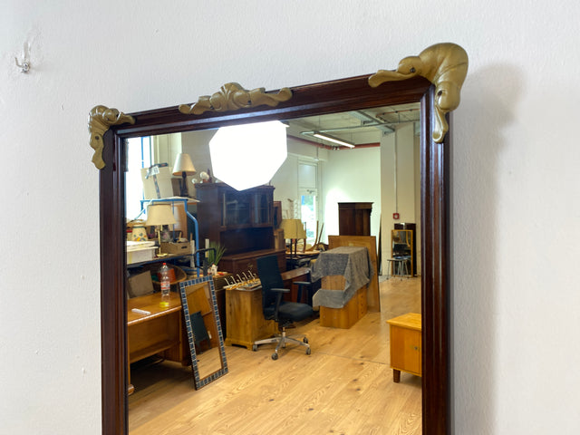 WMK I Versand möglich I Sehr hübscher 60er Jahre Wandspiegel im antiken Stil mit Holzrahmen und goldfarbenen Zierelementen I Spiegel Flurspiegel Barock Rokoko Mid-Century Vintage Berlin Bremen Bayern