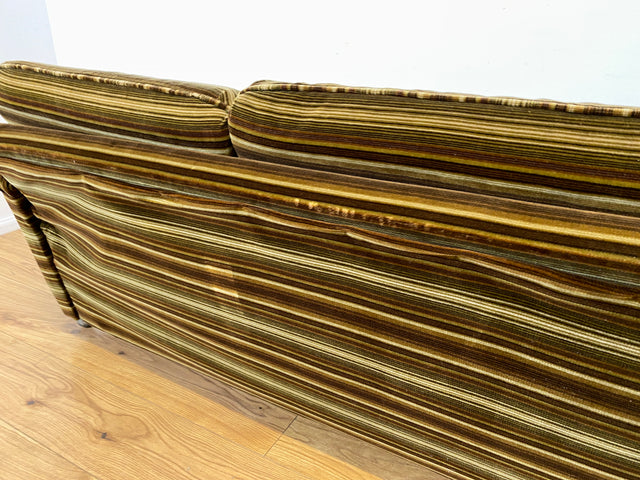 WMK I Formschönes 1970er Space Age Sofa mit Schlaffunktion, Bettwäschefach & gestreiftem Originalbezug I Sofa Couch Schlafsofa 3-Sitzer Ausziehsofa Klappcouch Daybed Retro Vintage Berlin Kiel Dresden