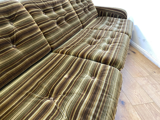 WMK I Formschönes 1970er Space Age Sofa mit Schlaffunktion, Bettwäschefach & gestreiftem Originalbezug I Sofa Couch Schlafsofa 3-Sitzer Ausziehsofa Klappcouch Daybed Retro Vintage Berlin Kiel Dresden