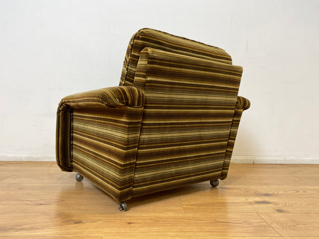WMK I Formschöner & gemütlicher 70er Jahre Space Age Sessel mit grün-braun gestreiftem Originalbezug I Armchair Clubsessel Loungesessel Lesesessel Sitzgarnitur Retro Vintage Berlin Hannover Stuttgart