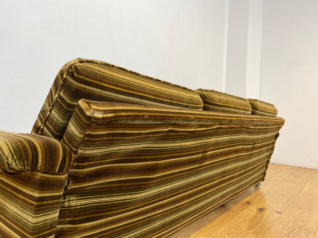 WMK I Formschönes 1970er Space Age Sofa mit Schlaffunktion, Bettwäschefach & gestreiftem Originalbezug I Sofa Couch Schlafsofa 3-Sitzer Ausziehsofa Klappcouch Daybed Retro Vintage Berlin Kiel Dresden