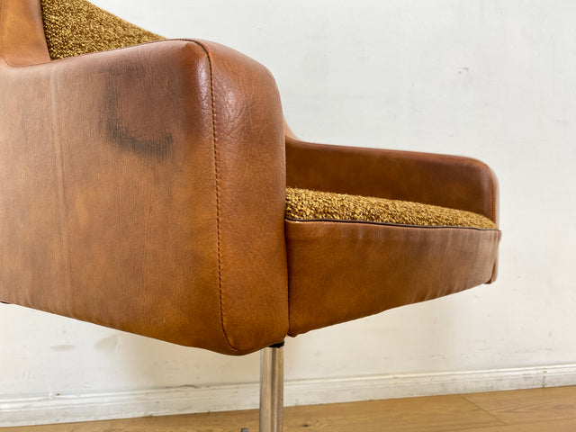 WMK I Kultiger und sehr bequemer 70er Jahre Drehsessel mit Originalbezug aus Kunstleder und Chrom Fuß I Sessel Cocktailsessel Drehstuhl Lesesessel Loungesessel Space Age Vintage Berlin Frankfurt Köln