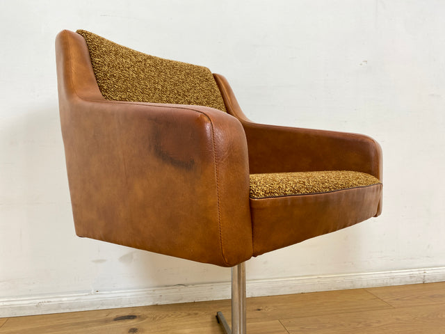 WMK I Kultiger und sehr bequemer 70er Jahre Drehsessel mit Originalbezug aus Kunstleder und Chrom Fuß I Sessel Cocktailsessel Drehstuhl Lesesessel Loungesessel Space Age Vintage Berlin Frankfurt Köln