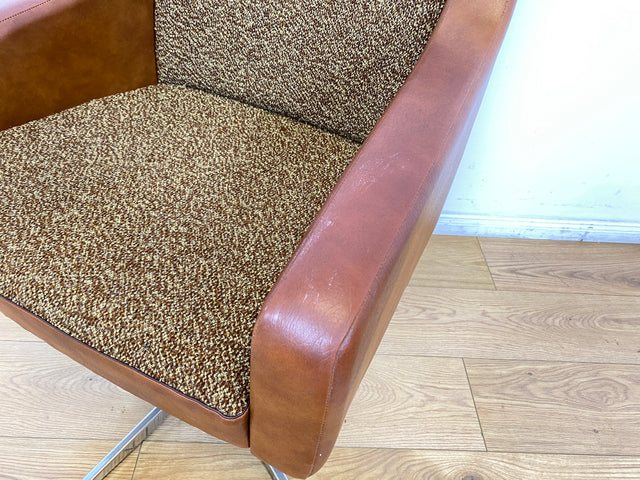 WMK I Kultiger und sehr bequemer 70er Jahre Drehsessel mit Originalbezug aus Kunstleder und Chrom Fuß I Sessel Cocktailsessel Drehstuhl Lesesessel Loungesessel Space Age Vintage Berlin Frankfurt Köln
