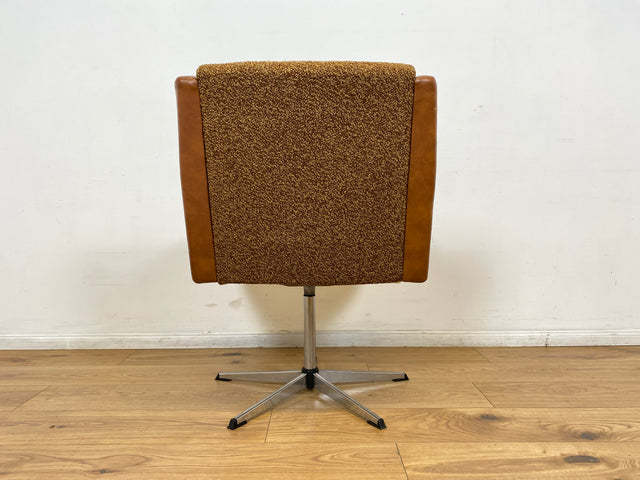 WMK I Kultiger und sehr bequemer 70er Jahre Drehsessel mit Originalbezug aus Kunstleder und Chrom Fuß I Sessel Cocktailsessel Drehstuhl Lesesessel Loungesessel Space Age Vintage Berlin Frankfurt Köln