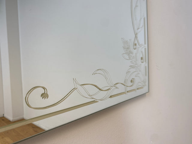 WMK I Hübscher und gut erhaltener 70er Jahre Rundbogen Wandspiegel , kunstvoll Handbemalt in Champagnerton I Spiegel Garderobe Badspiegel Flurspiegel Hollywood Regency Vintage Berlin Bremen Passau