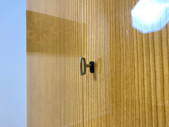 WMK I Raumaufhellender, gut erhaltener 70er Jahre Schrank in Hochglanz mit Schubladen & konischen Füßen I Highboard Wäscheschrank Kommode Sideboard Retro Mid-Century DDR 60er Berlin Leipzig Stuttgart