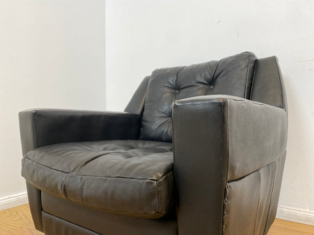WMK # 1/4 Stilvoller & gut erhaltener 70er Jahre Sessel auf Rollen mit gestepptem schwarzem Skai Bezug # Armchair Ledersessel Clubsessel Sitzgarnitur Kunstleder Leder Retro Vintage Berlin Hamburg 60er