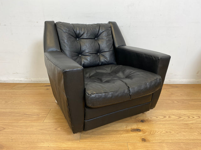 WMK # 1/4 Stilvoller & gut erhaltener 70er Jahre Sessel auf Rollen mit gestepptem schwarzem Skai Bezug # Armchair Ledersessel Clubsessel Sitzgarnitur Kunstleder Leder Retro Vintage Berlin Hamburg 60er