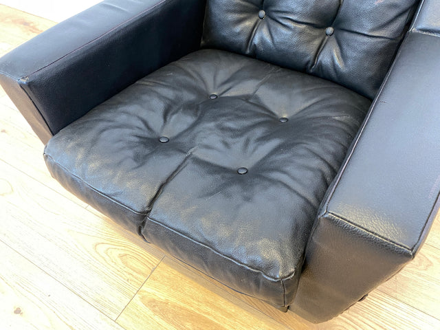 WMK # 1/4 Stilvoller & gut erhaltener 70er Jahre Sessel auf Rollen mit gestepptem schwarzem Skai Bezug # Armchair Ledersessel Clubsessel Sitzgarnitur Kunstleder Leder Retro Vintage Berlin Hamburg 60er