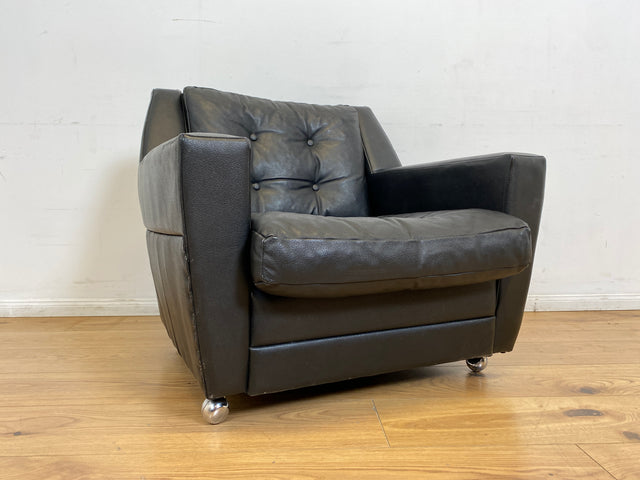 WMK # 1/4 Stilvoller & gut erhaltener 70er Jahre Sessel auf Rollen mit gestepptem schwarzem Skai Bezug # Armchair Ledersessel Clubsessel Sitzgarnitur Kunstleder Leder Retro Vintage Berlin Hamburg 60er