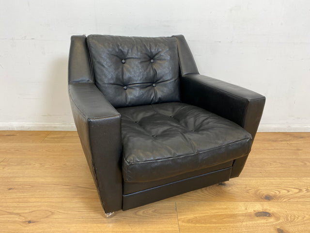 WMK # 1/4 Stilvoller & gut erhaltener 70er Jahre Sessel auf Rollen mit gestepptem schwarzem Skai Bezug # Armchair Ledersessel Clubsessel Sitzgarnitur Kunstleder Leder Retro Vintage Berlin Hamburg 60er