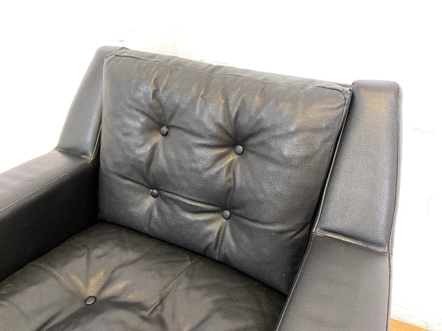 WMK # 1/4 Stilvoller & gut erhaltener 70er Jahre Sessel auf Rollen mit gestepptem schwarzem Skai Bezug # Armchair Ledersessel Clubsessel Sitzgarnitur Kunstleder Leder Retro Vintage Berlin Hamburg 60er