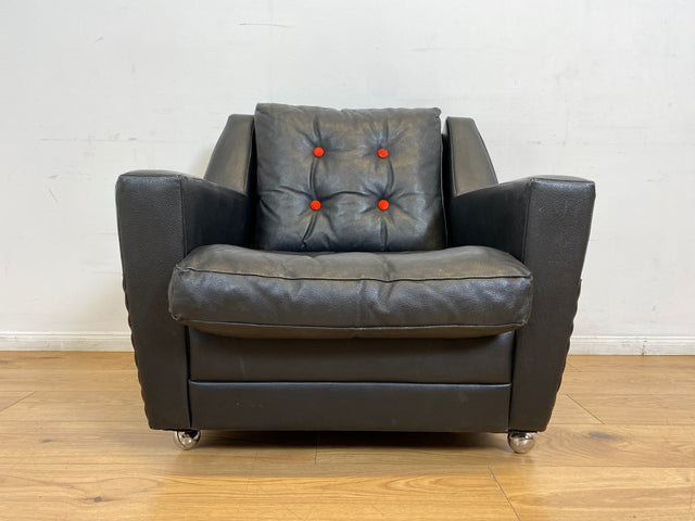WMK # 1/4 Stilvoller & gut erhaltener 70er Jahre Sessel auf Rollen mit gestepptem schwarzem Skai Bezug # Armchair Ledersessel Clubsessel Sitzgarnitur Kunstleder Leder Retro Vintage Berlin Hamburg 60er