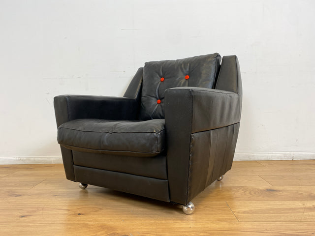 WMK # 1/4 Stilvoller & gut erhaltener 70er Jahre Sessel auf Rollen mit gestepptem schwarzem Skai Bezug # Armchair Ledersessel Clubsessel Sitzgarnitur Kunstleder Leder Retro Vintage Berlin Hamburg 60er