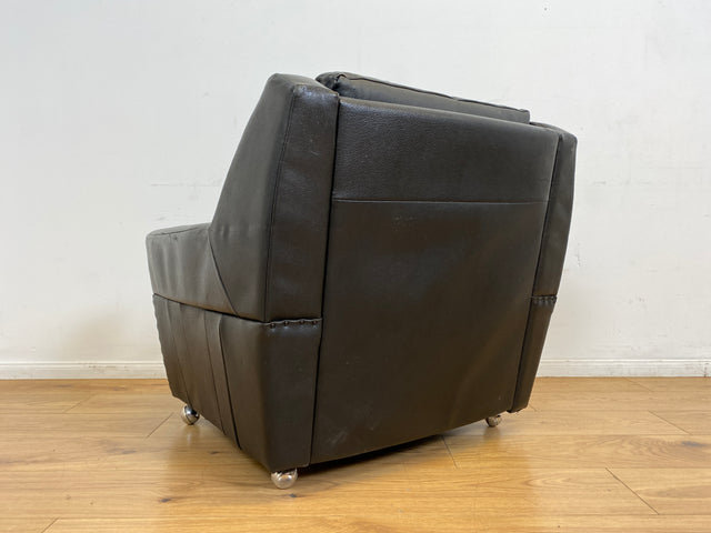 WMK # 1/4 Stilvoller & gut erhaltener 70er Jahre Sessel auf Rollen mit gestepptem schwarzem Skai Bezug # Armchair Ledersessel Clubsessel Sitzgarnitur Kunstleder Leder Retro Vintage Berlin Hamburg 60er