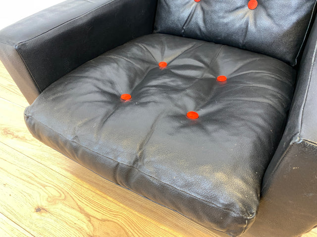 WMK # 1/4 Stilvoller & gut erhaltener 70er Jahre Sessel auf Rollen mit gestepptem schwarzem Skai Bezug # Armchair Ledersessel Clubsessel Sitzgarnitur Kunstleder Leder Retro Vintage Berlin Hamburg 60er