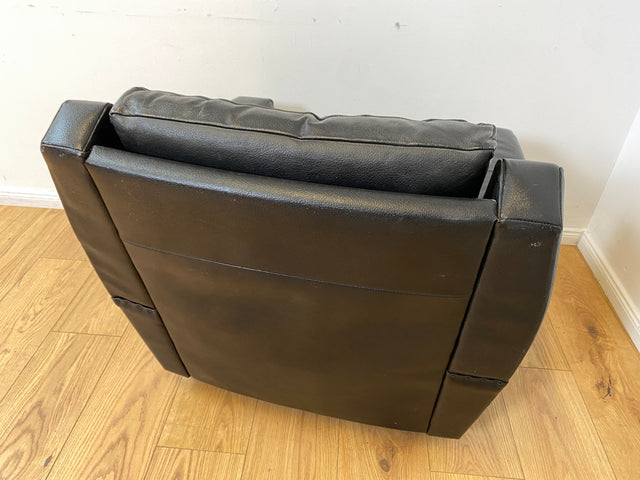 WMK # 1/4 Stilvoller & gut erhaltener 70er Jahre Sessel auf Rollen mit gestepptem schwarzem Skai Bezug # Armchair Ledersessel Clubsessel Sitzgarnitur Kunstleder Leder Retro Vintage Berlin Hamburg 60er